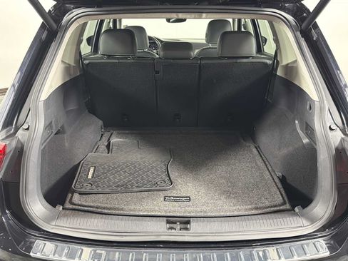 Used 2021 Volkswagen Tiguan SEL AWD/4WD image 22