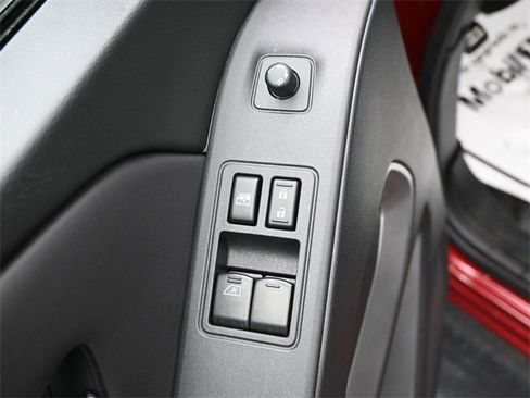 Used 2024 Nissan Frontier SV w/ SV Convenience Package image 7