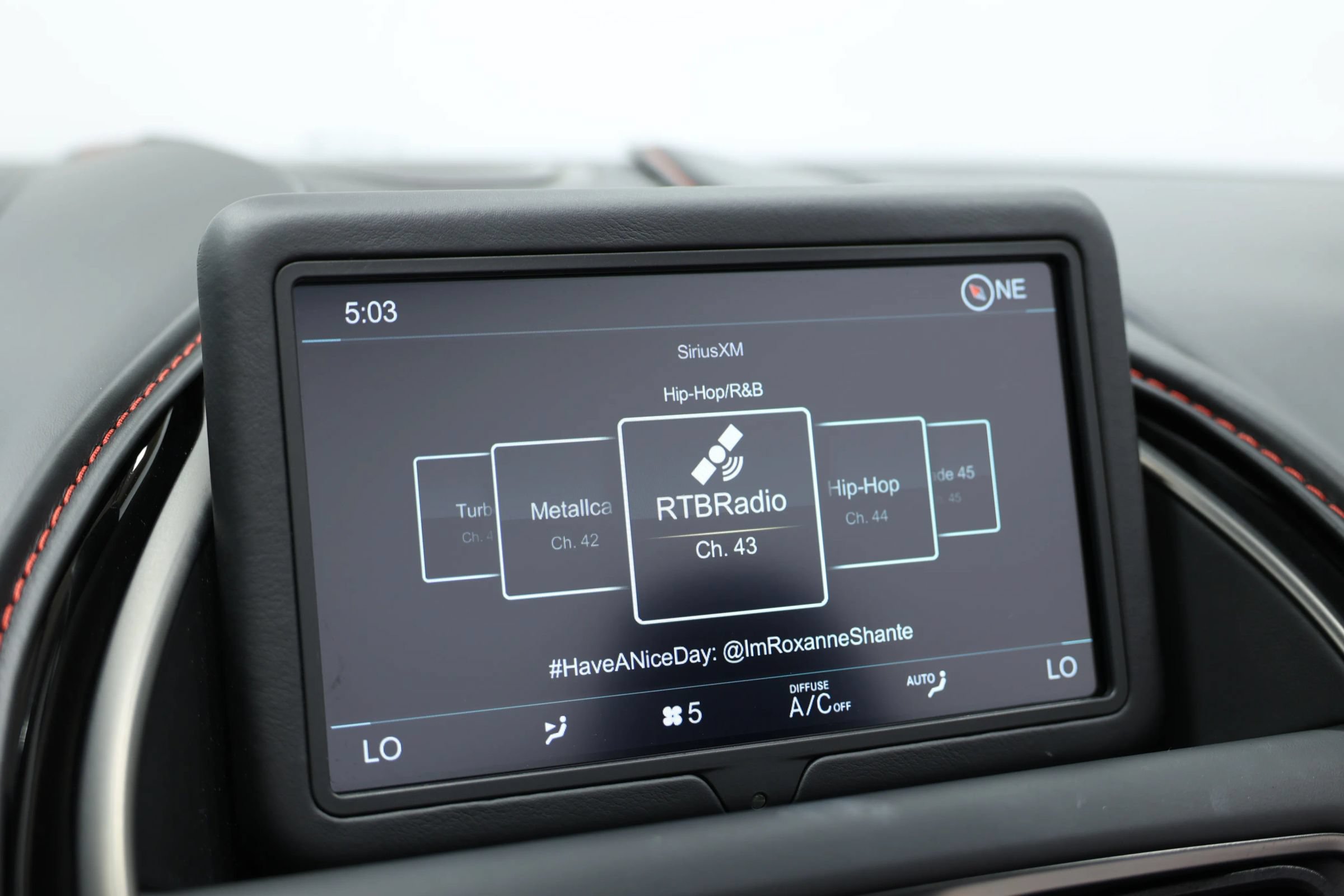 Used 2019 Aston Martin DB11 Volante RWD image 37