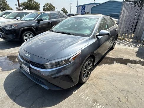 Used 2023 Kia Forte LXS w/ LXS Technology Package FWD image 1