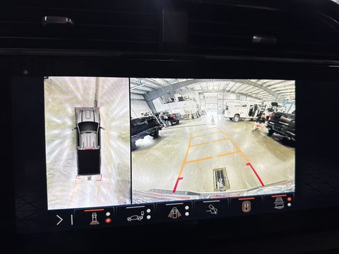Used 2024 GMC Sierra 2500 AT4 w/ AT4 Premium Plus Package AWD/4WD image 14