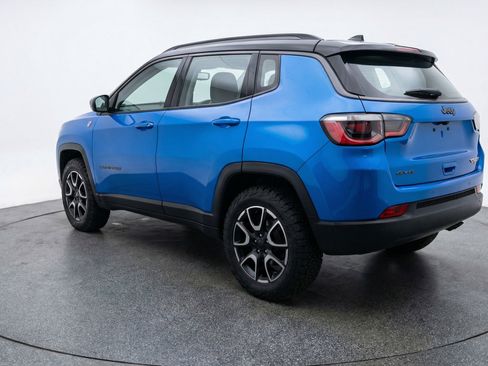 Used 2025 Jeep Compass Trailhawk image 6