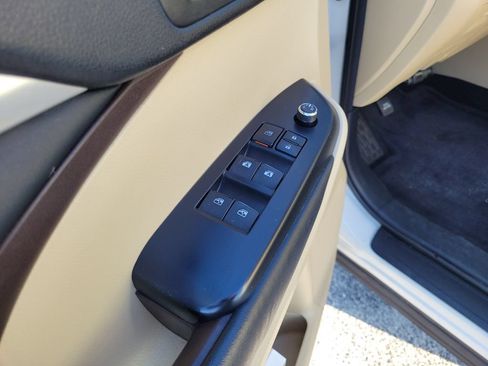 Used 2015 Toyota Highlander XLE FWD image 23