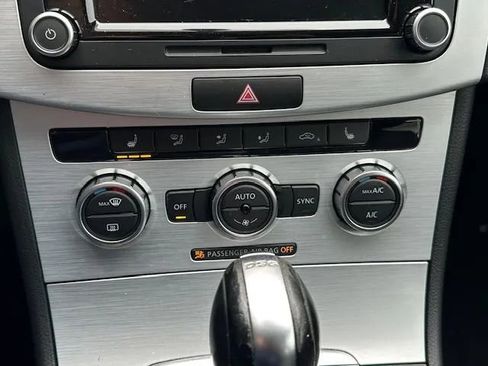 Used 2013 Volkswagen CC Sport image 25