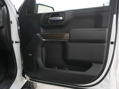 Used 2021 Chevrolet Silverado 1500 LT Trail Boss w/ Convenience Package II AWD/4WD image 9