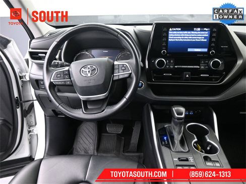 Used 2022 Toyota Highlander XLE image 11