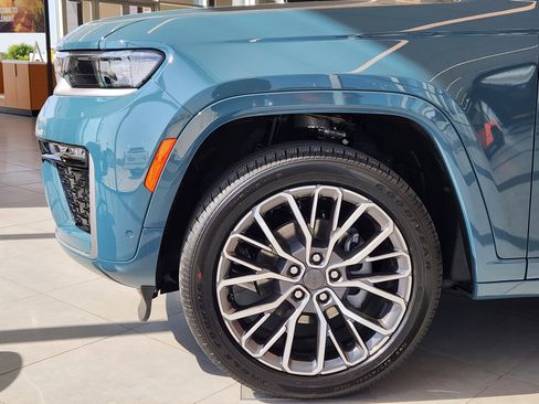 New 2026 Jeep Grand Cherokee Summit AWD/4WD image 6