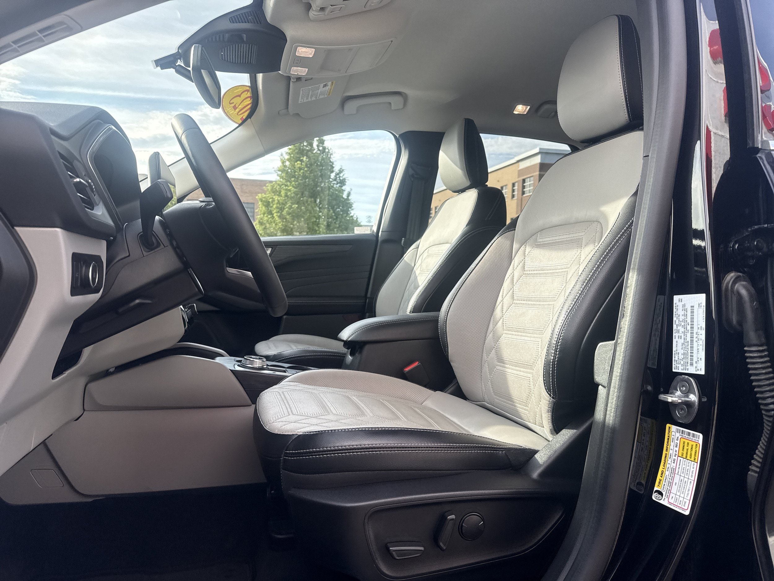 Used 2023 Ford Escape Platinum w/ Premium Technology Package AWD/4WD image 5