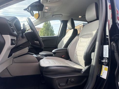 Used 2023 Ford Escape Platinum w/ Premium Technology Package AWD/4WD image 5