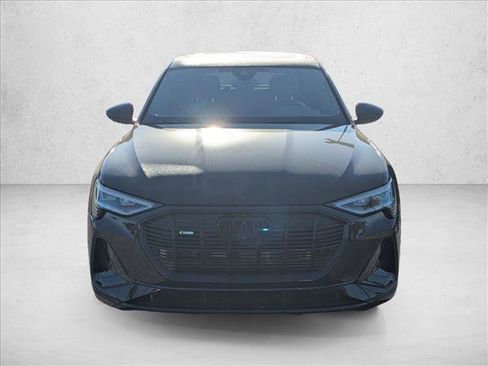 Used 2023 Audi e-tron Premium Plus w/ Premium Plus Package image 2