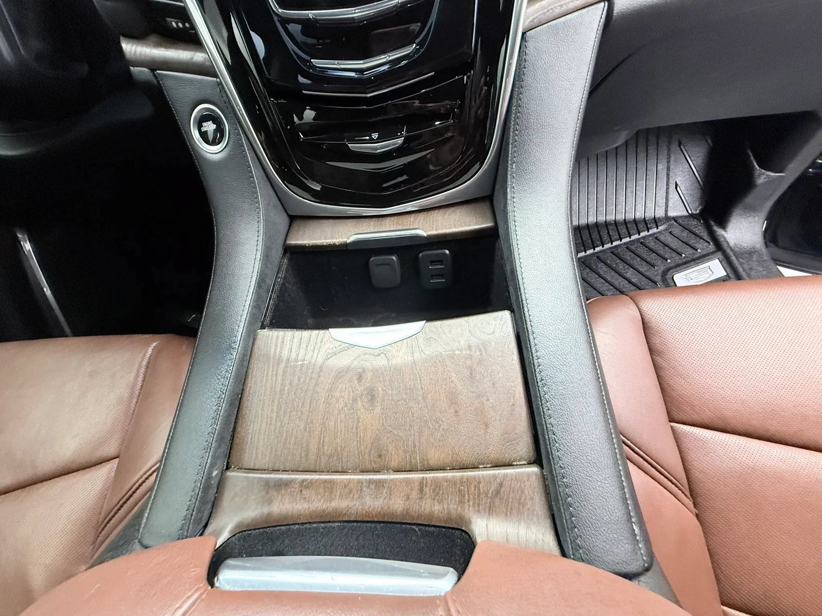 Used 2018 Cadillac Escalade Premium Luxury AWD/4WD image 12