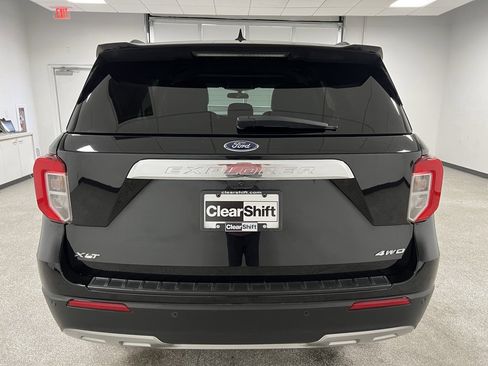 Used 2024 Ford Explorer XLT w/ Equipment Group 202A image 9