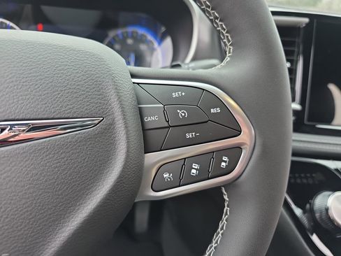 New 2026 Chrysler Pacifica Select image 20