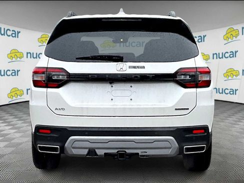 New 2025 Honda Pilot Touring image 6