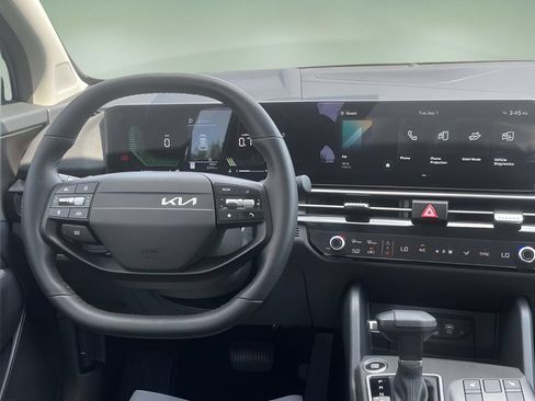 Used 2026 Kia Sportage EX w/ EX Panorama Roof Package FWD image 16