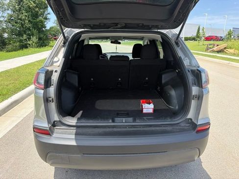 Used 2019 Jeep Cherokee Latitude w/ Popular Appearance Group FWD image 16