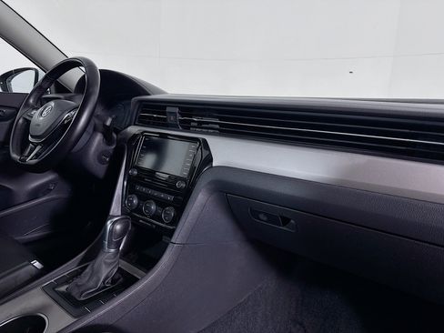 Used 2020 Volkswagen Passat 2.0T SE image 29