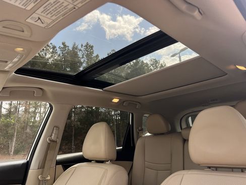 Used 2019 Nissan Rogue SL w/ Premium Package image 11