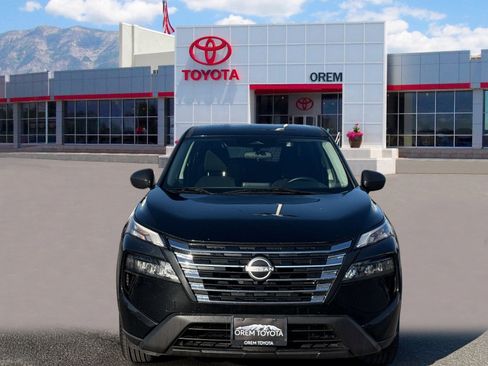 Used 2024 Nissan Rogue S AWD/4WD image 2
