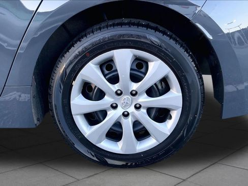 Used 2025 Toyota Corolla LE FWD image 10