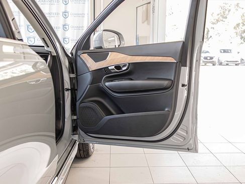 Used 2025 Volvo XC90 B6 Plus image 42