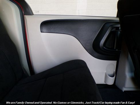 Used 2012 Dodge Grand Caravan SE image 29