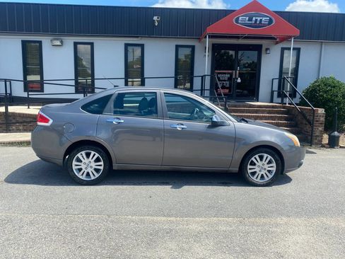 Used 2010 Ford Focus SEL FWD image 3