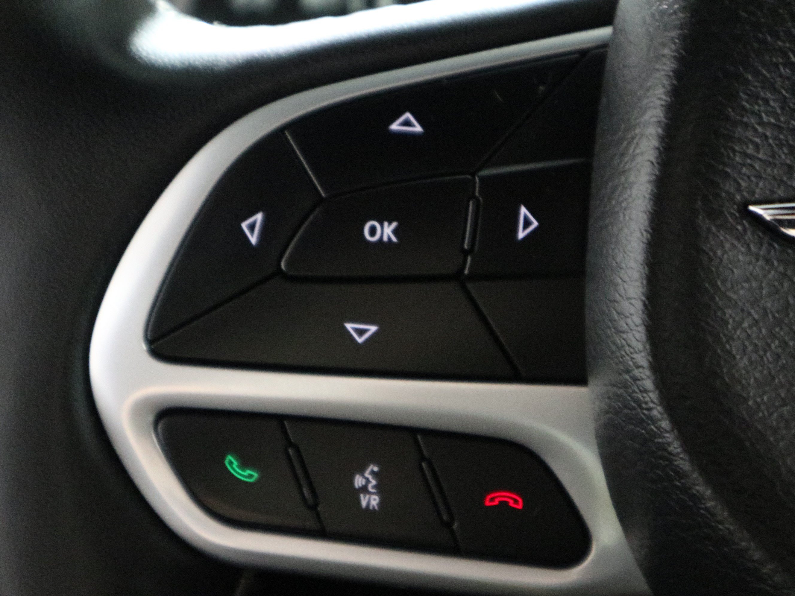 Used 2025 Chrysler Pacifica Select FWD image 29