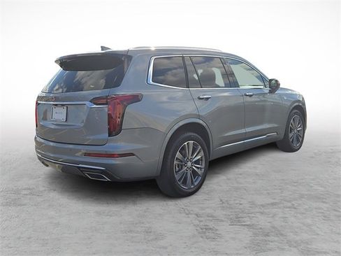 Used 2025 Cadillac XT6 Premium Luxury image 5