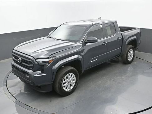 Used 2025 Toyota Tacoma SR5 image 29
