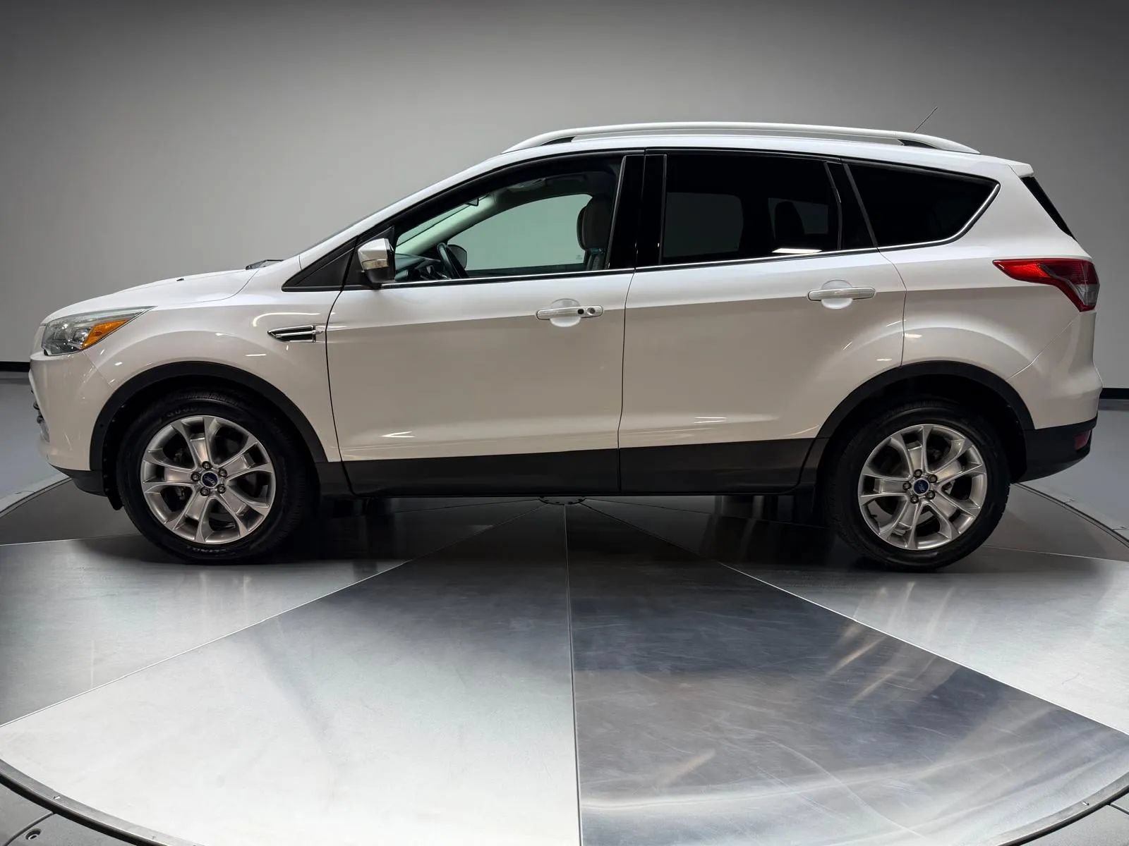 Used 2016 Ford Escape Titanium w/ Equipment Group 301A FWD image 4