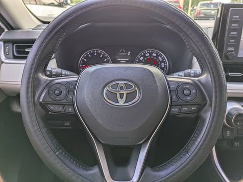 Used 2019 Toyota RAV4 XLE Premium FWD image 28