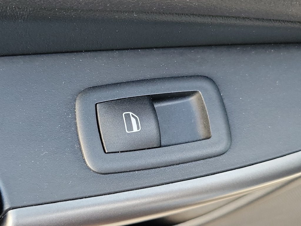 Used 2020 Jeep Cherokee Latitude FWD image 16