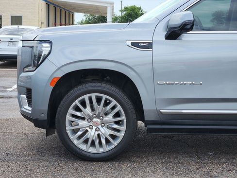Used 2024 GMC Yukon XL Denali w/ Advanced Technology Package RWD image 9