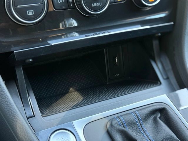 Used 2019 Volkswagen e-Golf SE FWD image 29