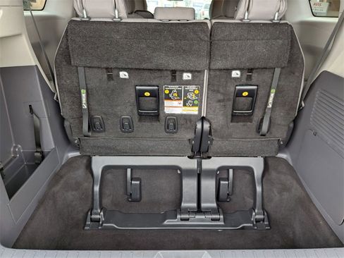 Used 2024 Toyota Sienna LE image 32