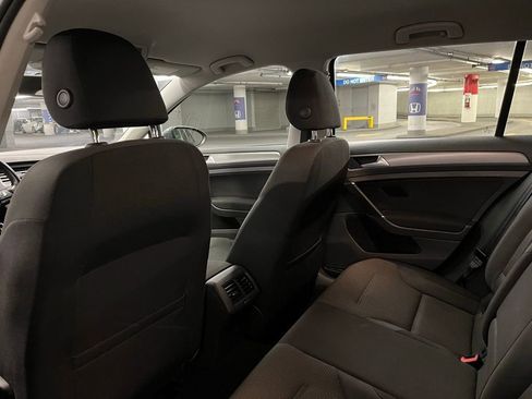 Used 2017 Volkswagen Golf S image 18