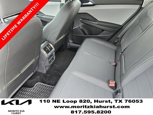 Used 2024 Volkswagen Taos SE image 29