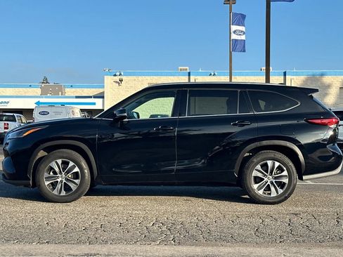 Used 2021 Toyota Highlander XLE image 5