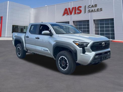 Used 2025 Toyota Tacoma TRD Off-Road AWD/4WD image 3