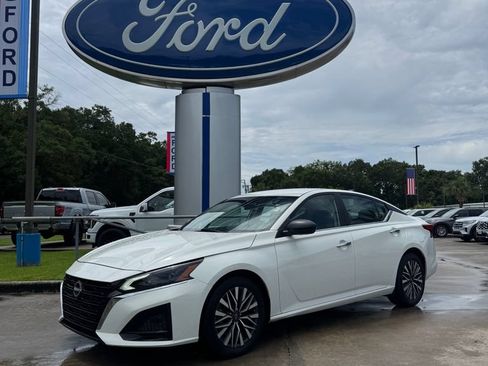 Used 2025 Nissan Altima 2.5 SV FWD image 1
