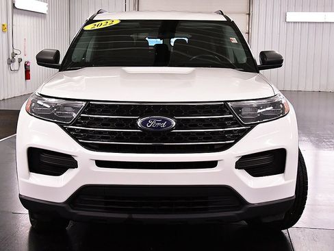 Used 2022 Ford Explorer XLT image 2