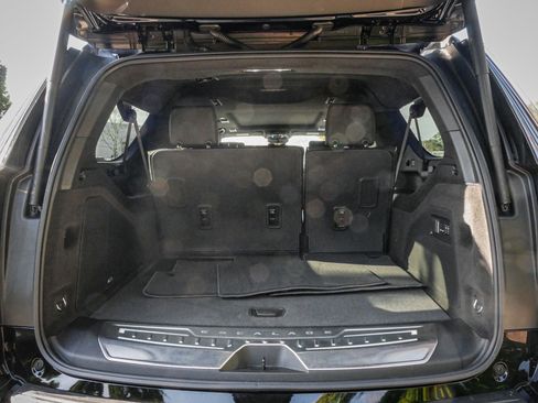 Used 2026 Cadillac Escalade ESV Platinum Sport w/ LPO, ONYX Package image 34