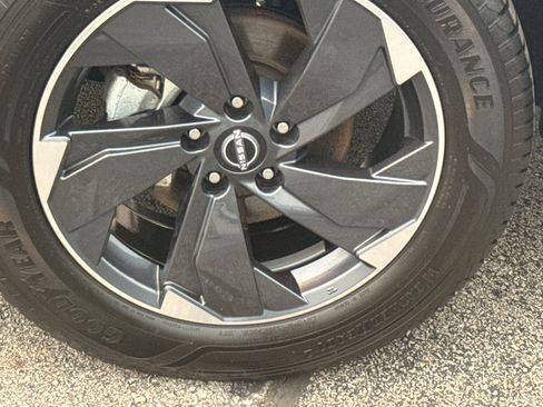 Certified 2026 Nissan Rogue SV AWD/4WD image 9