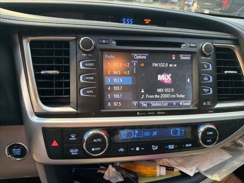 Used 2016 Toyota Highlander XLE image 4