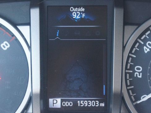 Used 2018 Toyota Tacoma SR5 AWD/4WD image 4