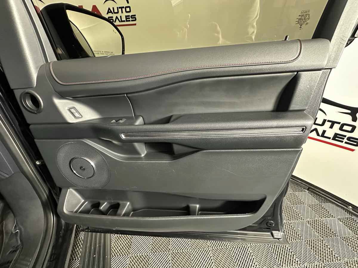 Used 2023 Ford Expedition Limited AWD/4WD image 17