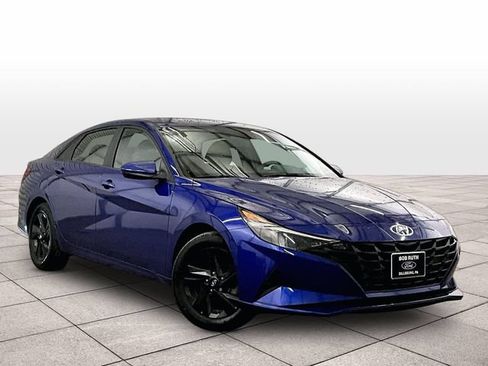 Used 2023 Hyundai Elantra SEL FWD image 2