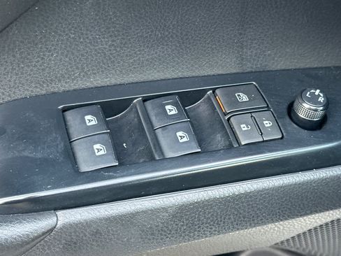 Used 2020 Toyota Camry SE image 13