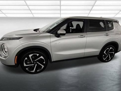 Used 2024 Mitsubishi Outlander SE AWD/4WD image 3